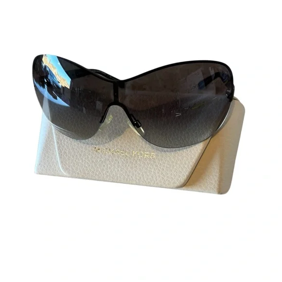 Michael Kors Black Grand Canyon Sunglasses with Case - Picture 7 of 7